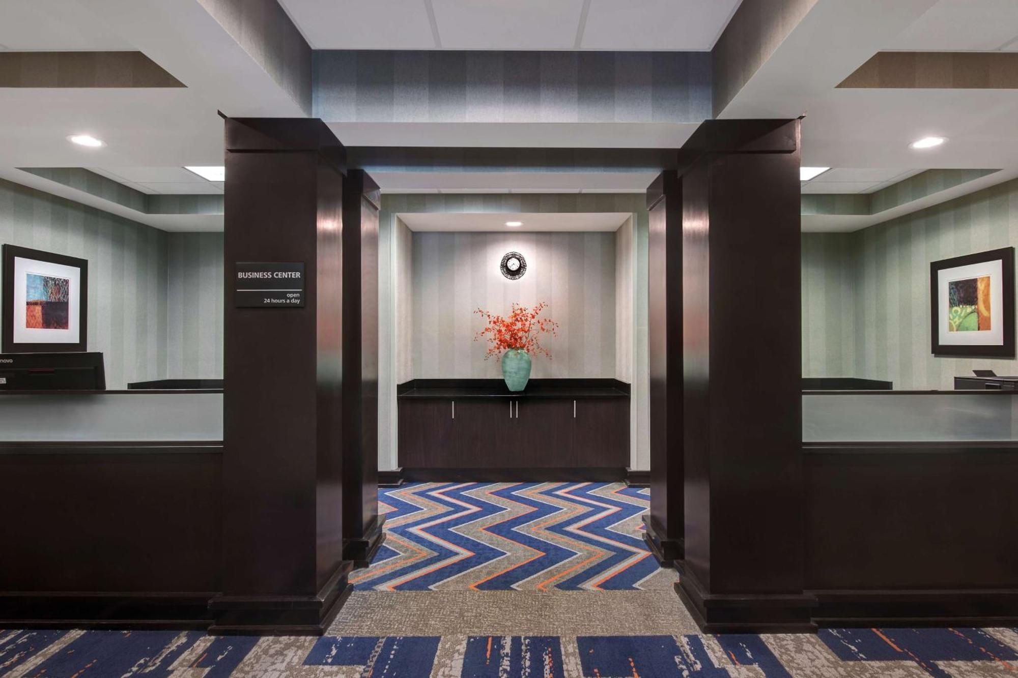 Hampton Inn Anderson/Alliance Business Park Экстерьер фото