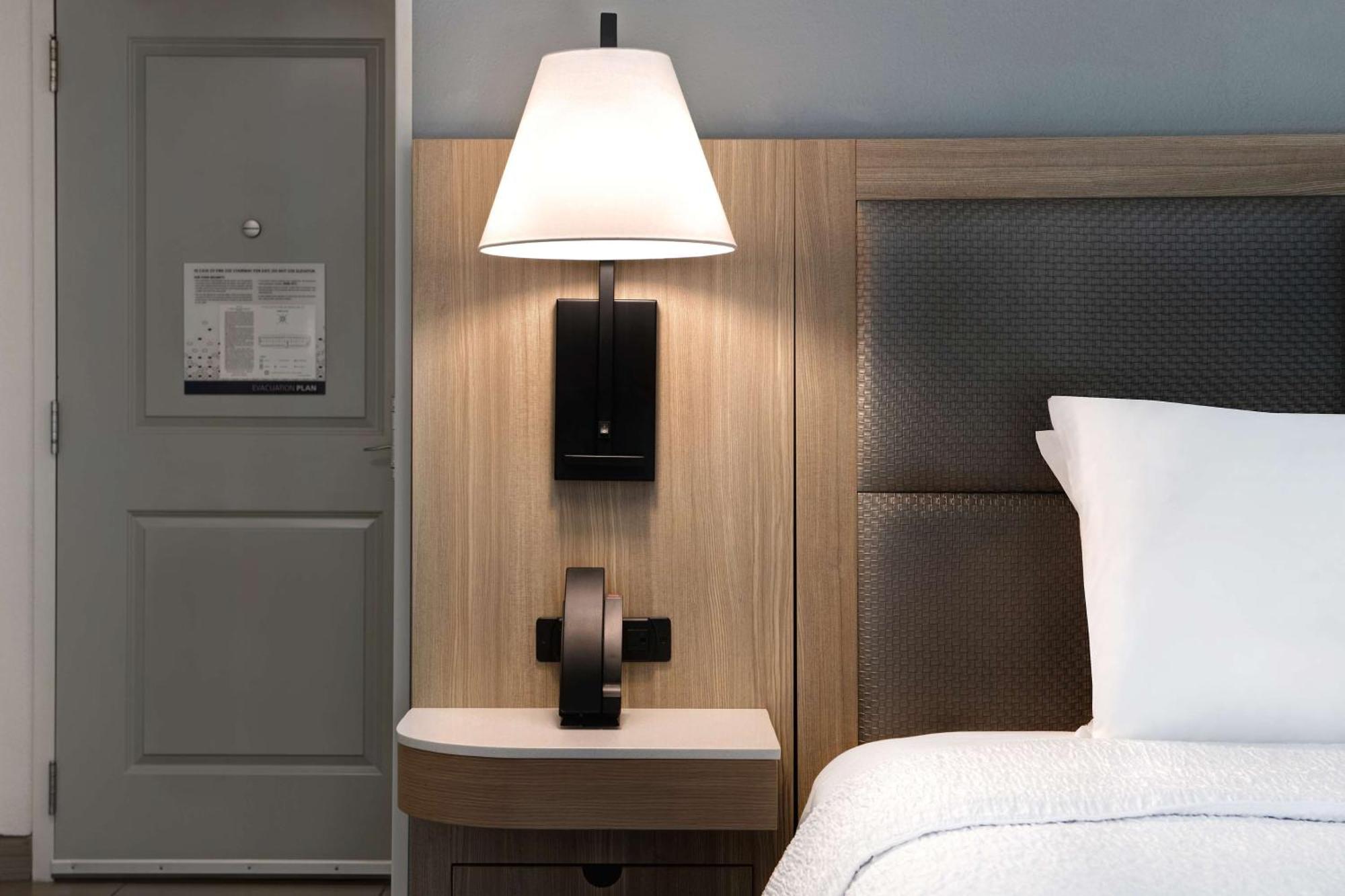 Hampton Inn Anderson/Alliance Business Park Экстерьер фото