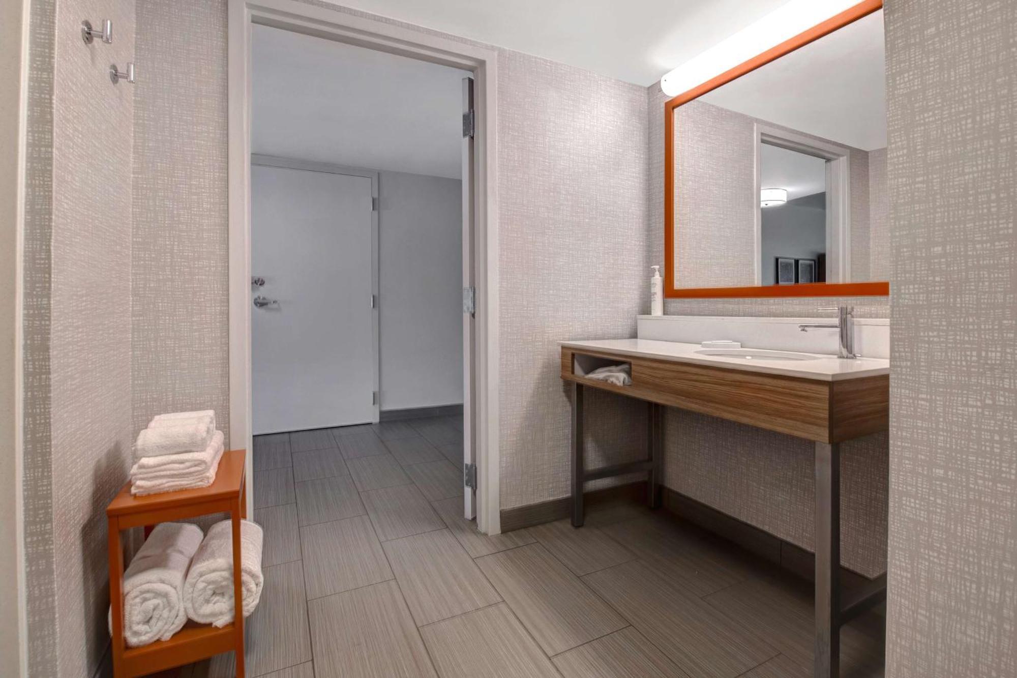 Hampton Inn Anderson/Alliance Business Park Экстерьер фото